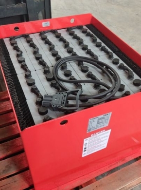 Hướng Dẫn Sử Dụng Ắc Quy Xe Nâng Điện Hiệu Quả & An Toàn